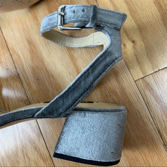 ZARA Grey Velvet Sandals with Pearl Appliqué - Picture 13 of 14